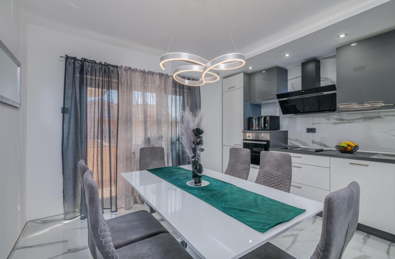 Apartman Luxury Lure Krk Town Extérieur photo